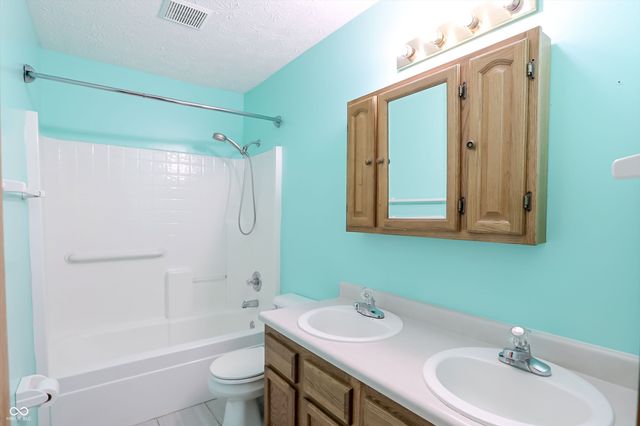 988 Canary Creek Drive, Franklin, IN 46131