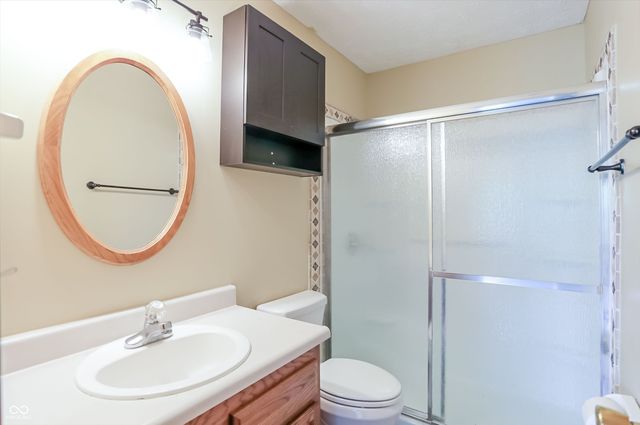 988 Canary Creek Drive, Franklin, IN 46131