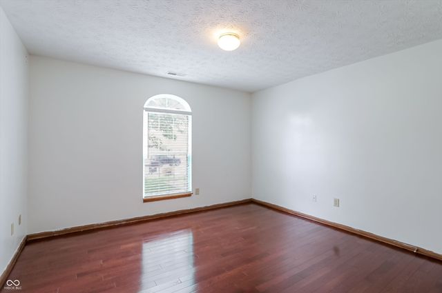 988 Canary Creek Drive, Franklin, IN 46131