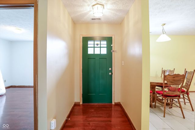 988 Canary Creek Drive, Franklin, IN 46131