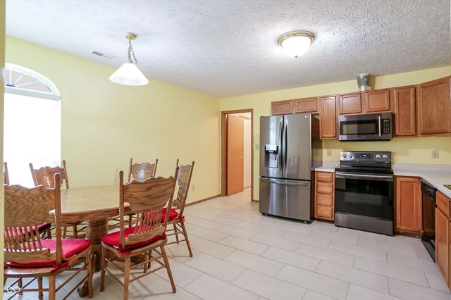 988 Canary Creek Drive, Franklin, IN 46131