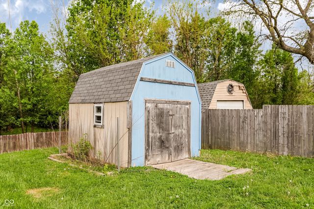 988 Canary Creek Drive, Franklin, IN 46131