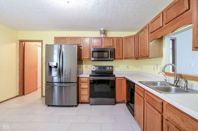 988 Canary Creek Drive, Franklin, IN 46131