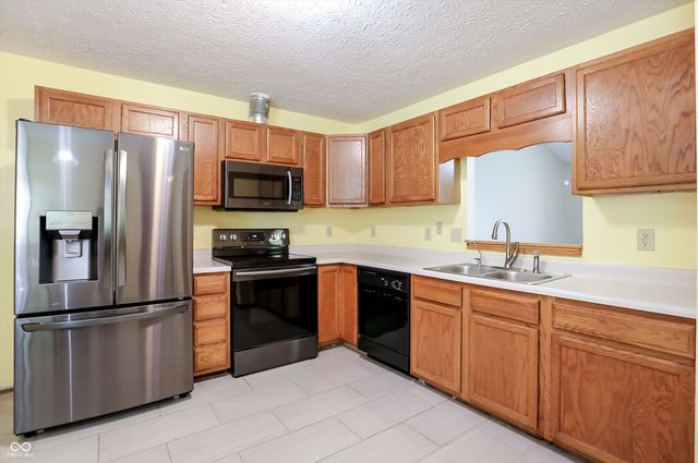 988 Canary Creek Drive, Franklin, IN 46131