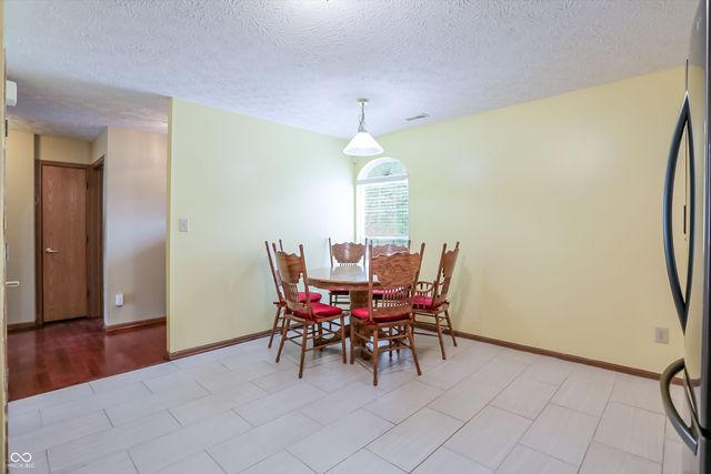 988 Canary Creek Drive, Franklin, IN 46131