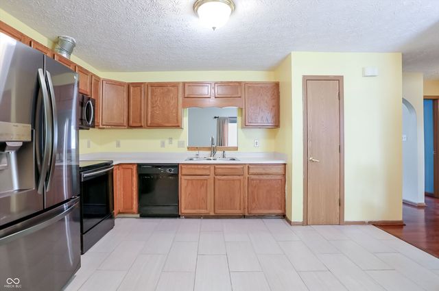 988 Canary Creek Drive, Franklin, IN 46131