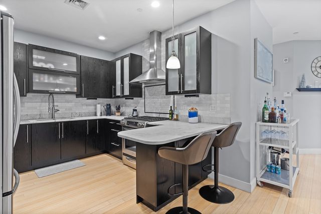 152 Old Colony 9, Boston, MA 02127