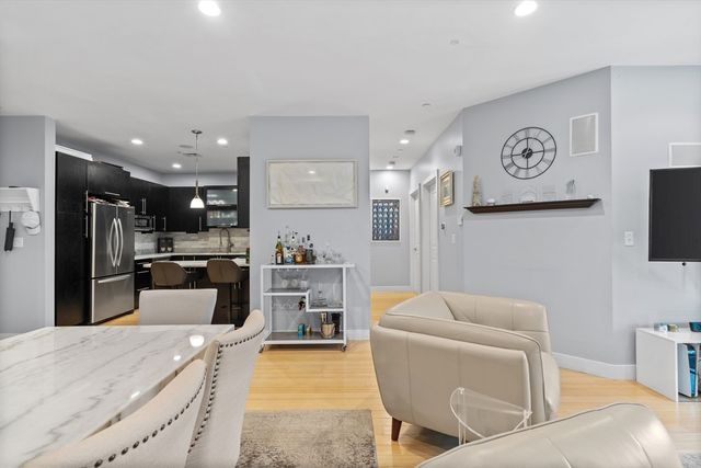 152 Old Colony 9, Boston, MA 02127
