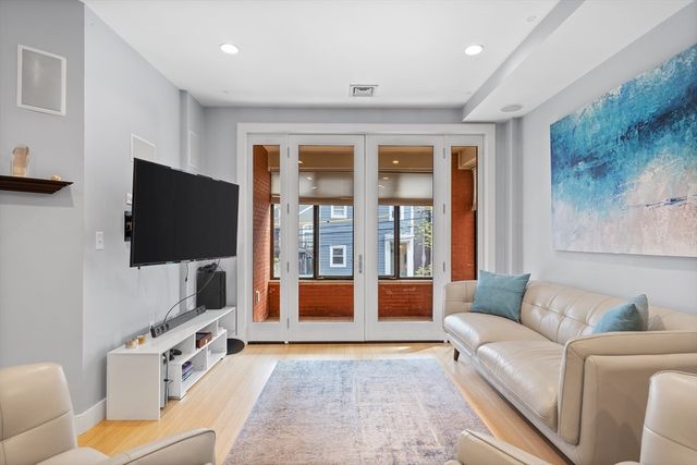 152 Old Colony 9, Boston, MA 02127