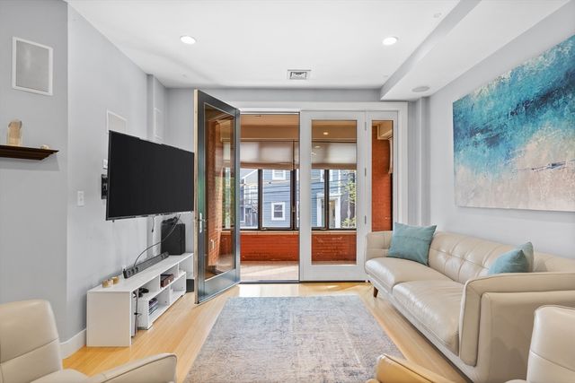 152 Old Colony 9, Boston, MA 02127