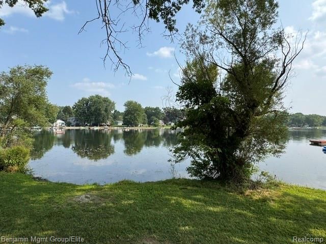 6764 Grand Beach Drive, Brighton, MI 48114