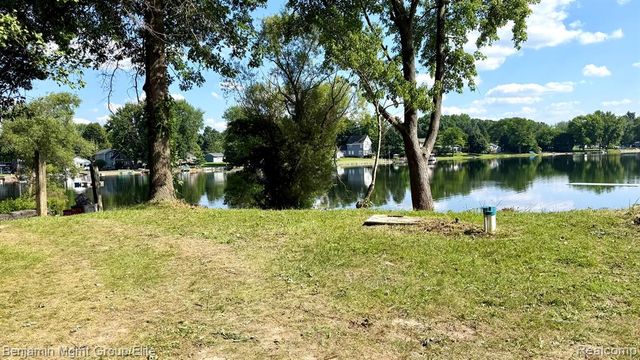 6764 Grand Beach Drive, Brighton, MI 48114