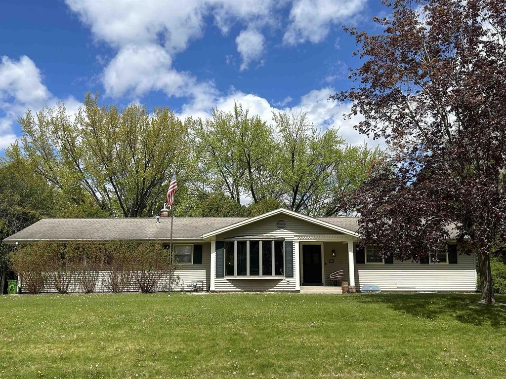 596 Illinois Avenue, Green Lake, WI 54941