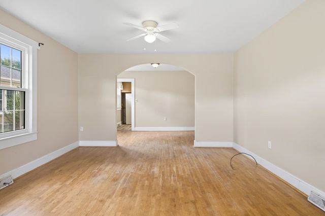 403 LEE AVE, Elkton, VA 22827