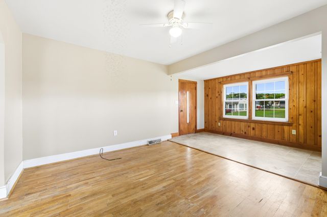 403 LEE AVE, Elkton, VA 22827