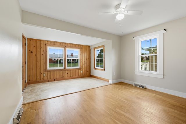 403 LEE AVE, Elkton, VA 22827