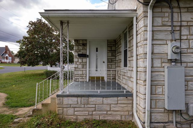 403 LEE AVE, Elkton, VA 22827