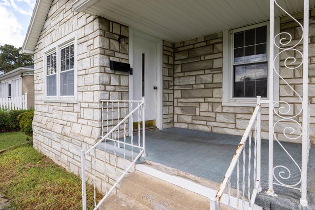 403 LEE AVE, Elkton, VA 22827