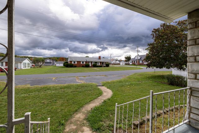 403 LEE AVE, Elkton, VA 22827