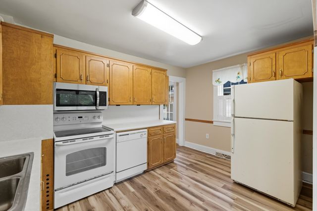 403 LEE AVE, Elkton, VA 22827