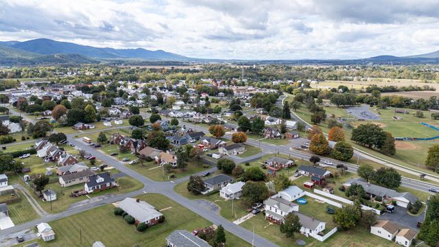 403 LEE AVE, Elkton, VA 22827