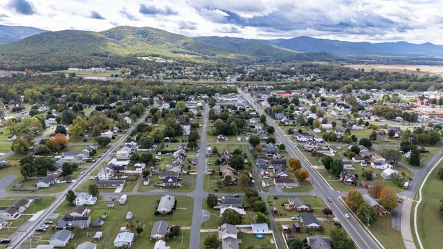 403 LEE AVE, Elkton, VA 22827