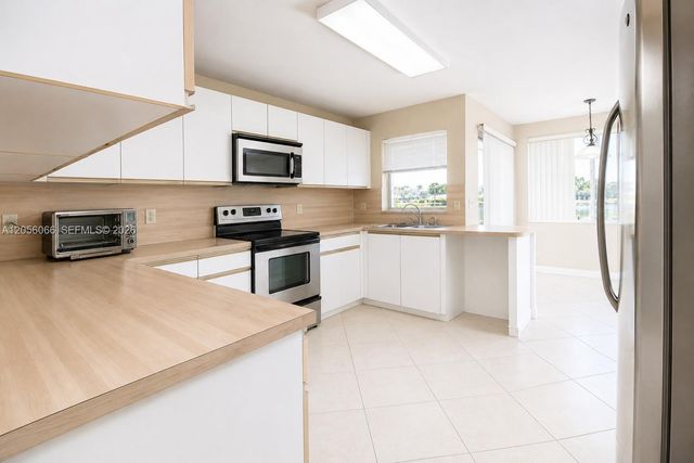1855 SW 101st Ave, Davie, FL 33324