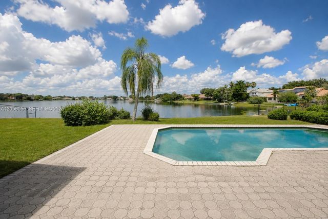 1855 SW 101st Ave, Davie, FL 33324