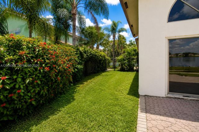 1855 SW 101st Ave, Davie, FL 33324