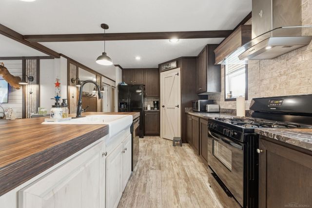 1401 Juniper Court, Columbus, MI 48063