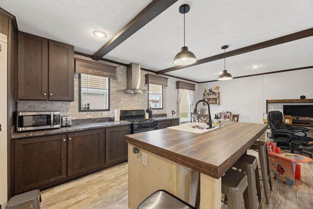 1401 Juniper Court, Columbus, MI 48063