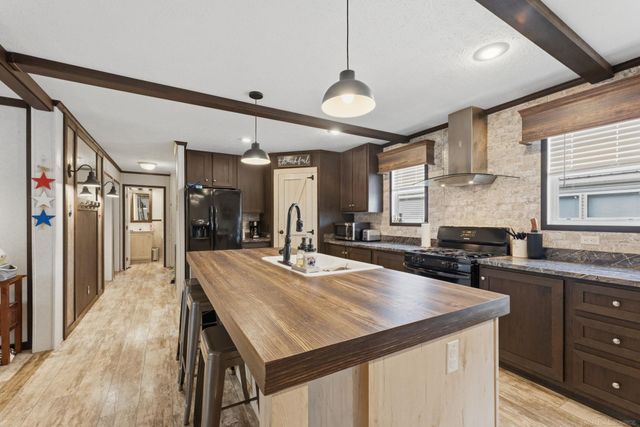 1401 Juniper Court, Columbus, MI 48063
