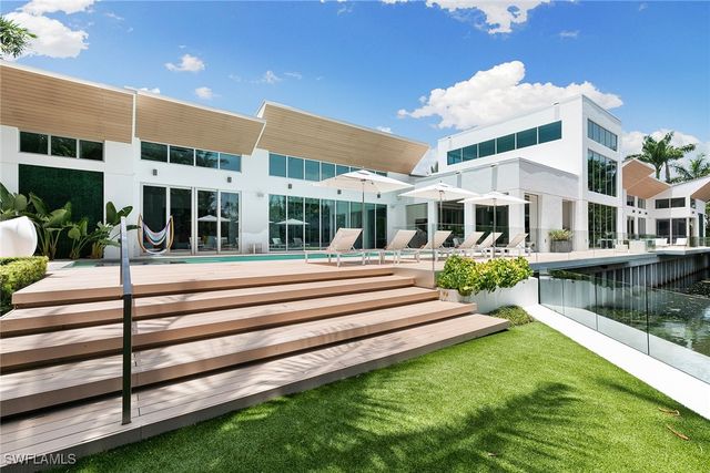 2211 South Winds DR, Naples, FL 34102