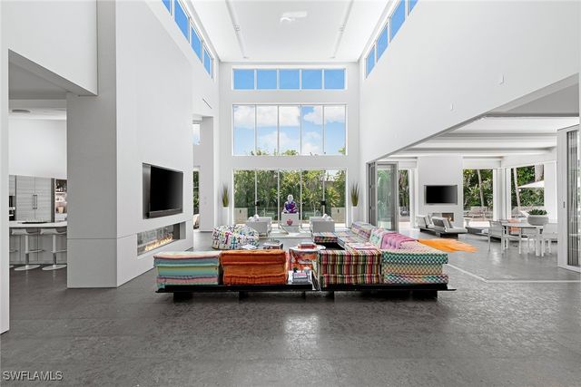 2211 South Winds DR, Naples, FL 34102