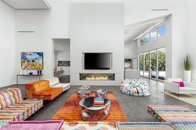 2211 South Winds DR, Naples, FL 34102