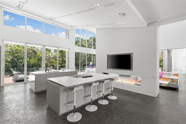 2211 South Winds DR, Naples, FL 34102