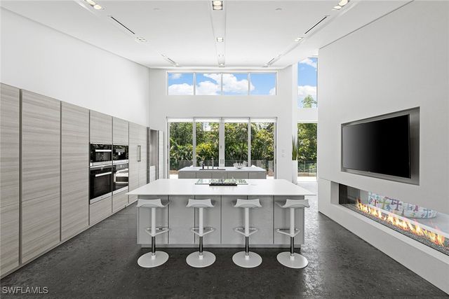 2211 South Winds DR, Naples, FL 34102