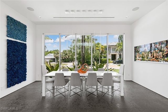 2211 South Winds DR, Naples, FL 34102