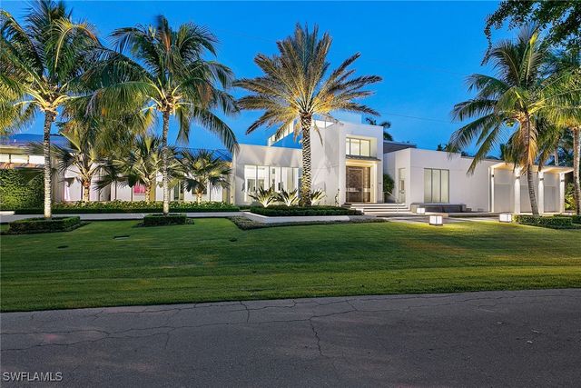 2211 South Winds DR, Naples, FL 34102