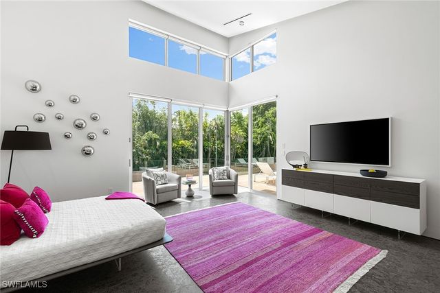 2211 South Winds DR, Naples, FL 34102