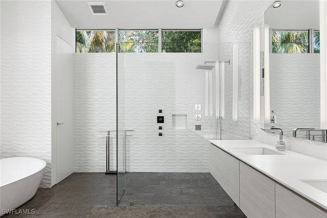 2211 South Winds DR, Naples, FL 34102