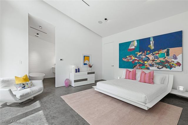 2211 South Winds DR, Naples, FL 34102