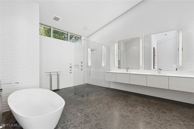 2211 South Winds DR, Naples, FL 34102