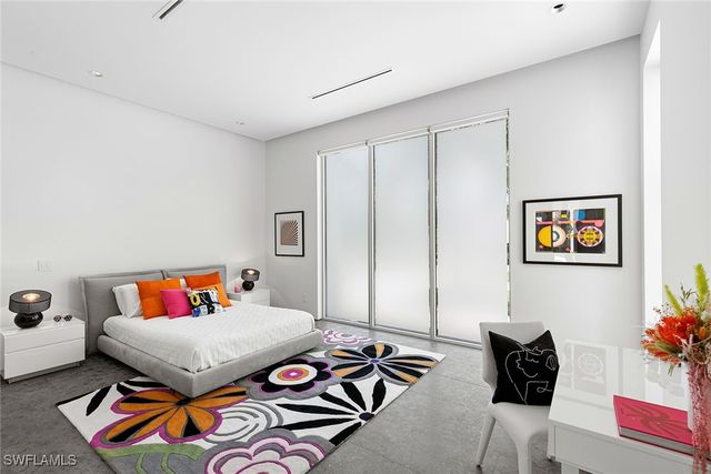 2211 South Winds DR, Naples, FL 34102