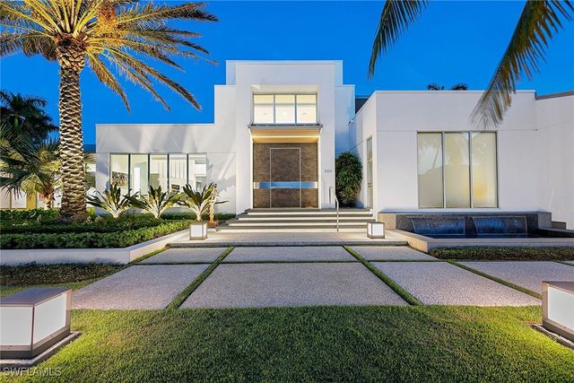 2211 South Winds DR, Naples, FL 34102