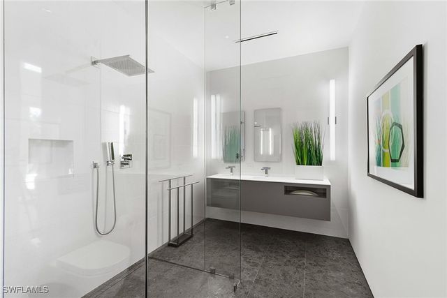 2211 South Winds DR, Naples, FL 34102