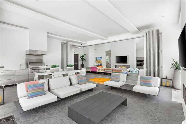 2211 South Winds DR, Naples, FL 34102