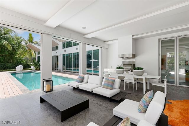 2211 South Winds DR, Naples, FL 34102