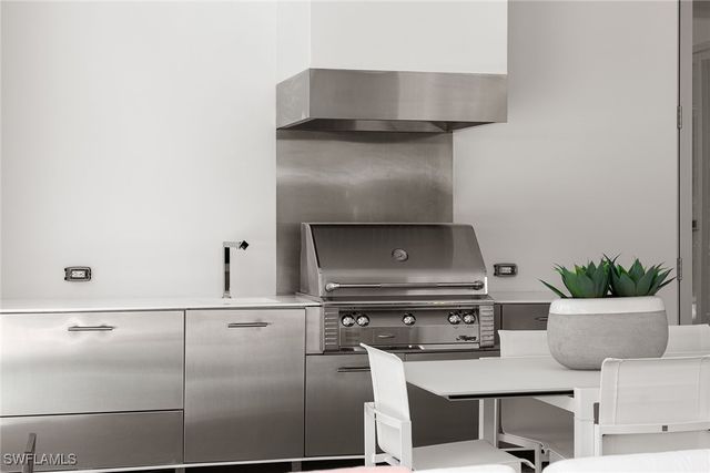 2211 South Winds DR, Naples, FL 34102