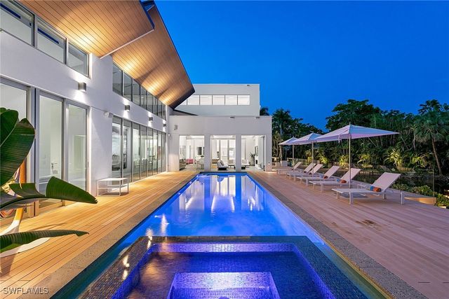 2211 South Winds DR, Naples, FL 34102